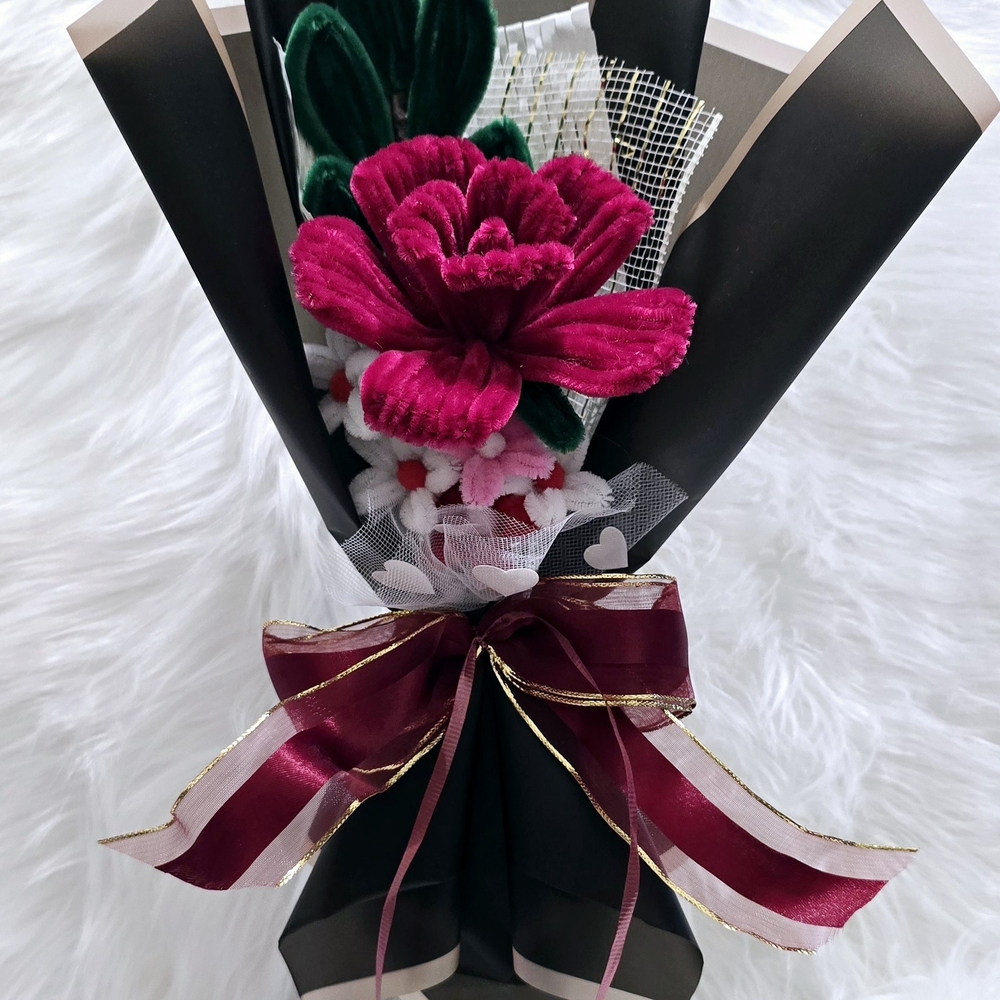 Elegant Single Red Floral Bouquet